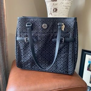 Black Tommy Hilfiger purse